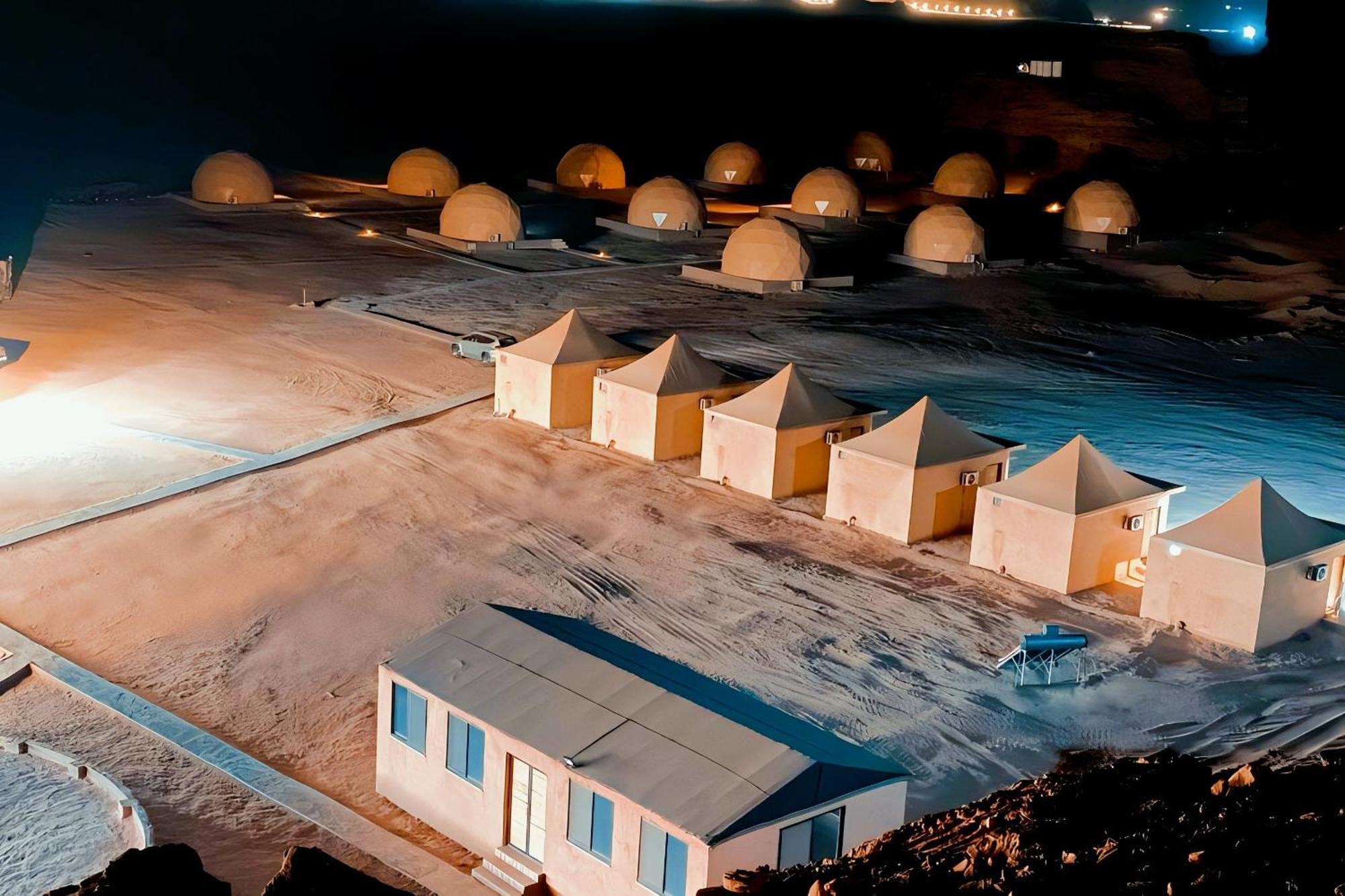 Rum Luxury Camp Wadi Rum Buitenkant foto